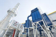 Instalación de silo azul en un sitio industrial con sistema de filtrado