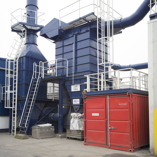 Silo and filter plant at an industrial site