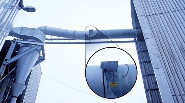 Detector on pipe