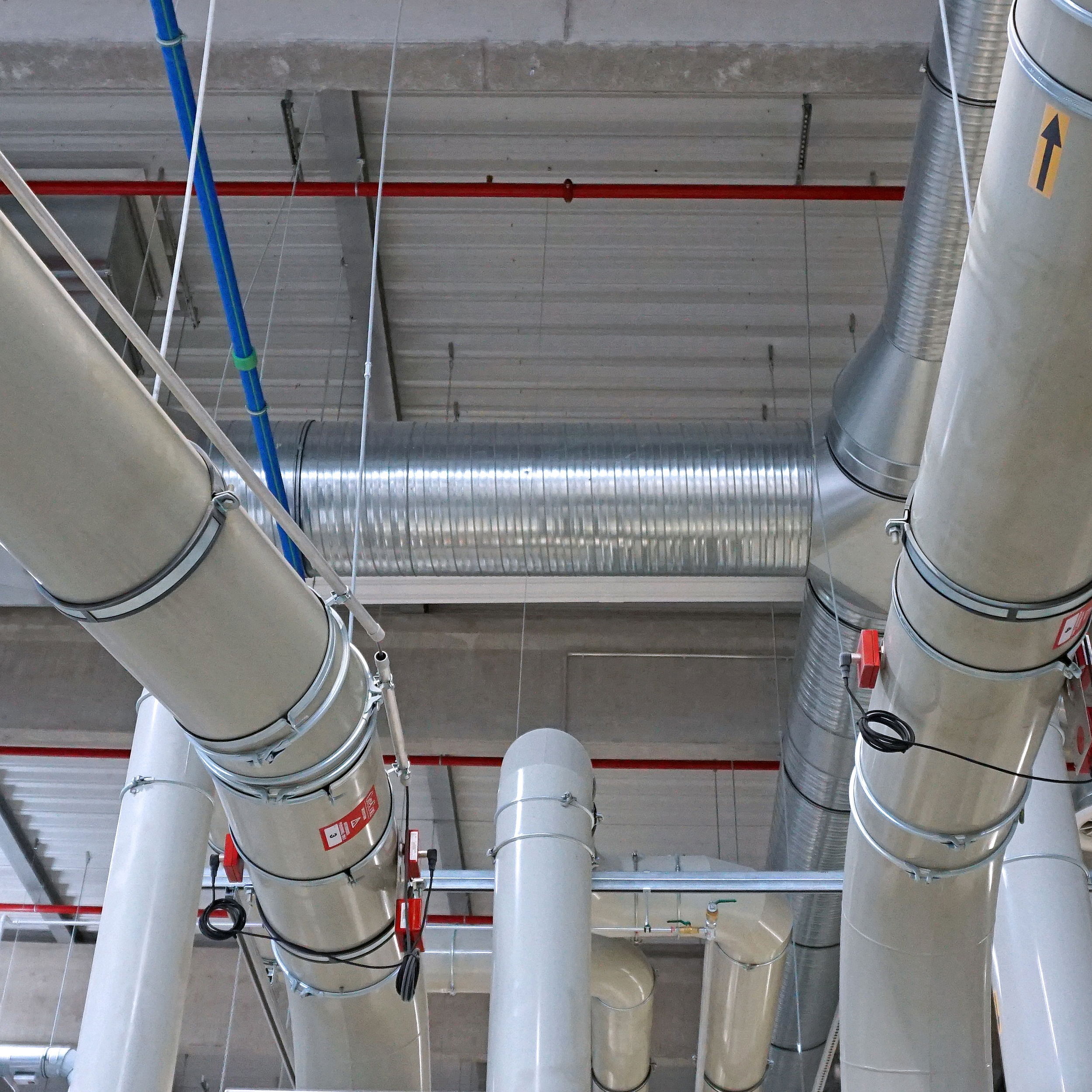 Pipes fitted with spark detectors
