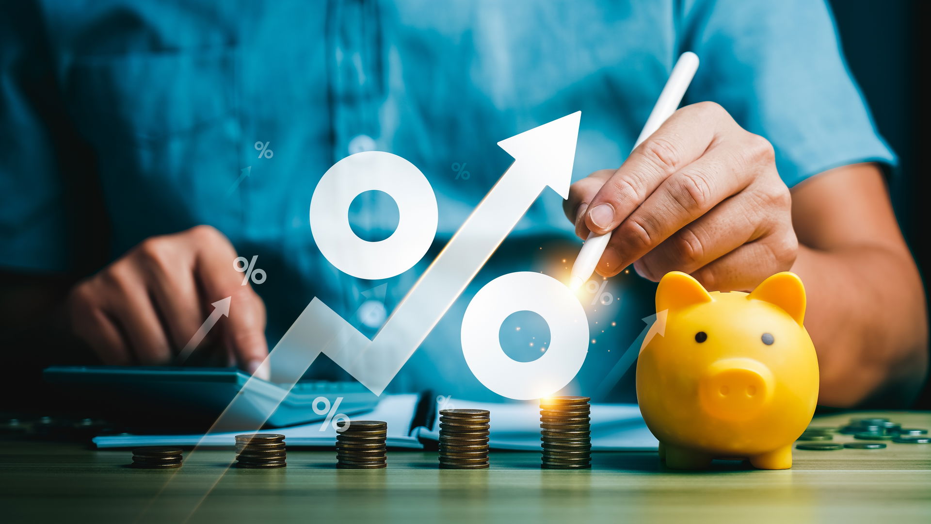 Percentage chart with person and pen in front of yellow piggy bank