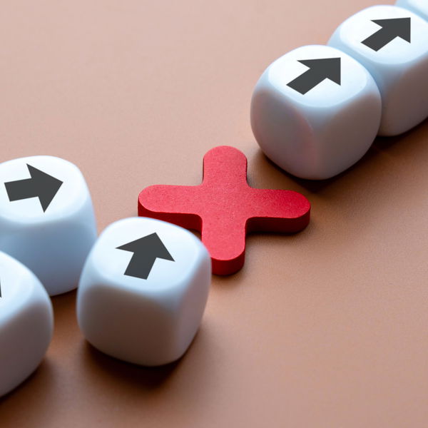 Cubes with arrows on them in a line, a red cross interrupts the row