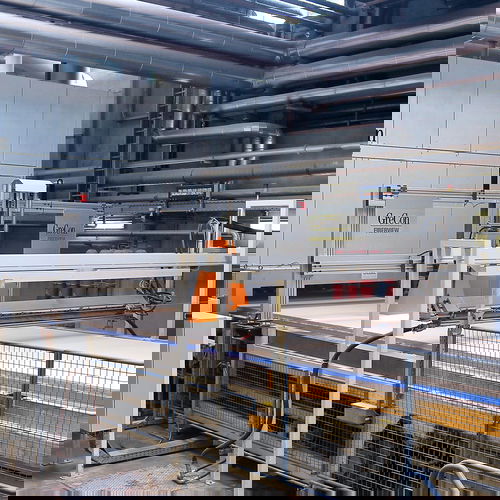 GreCon FORMATOR, consisting of MATCONTROL HF mat scanner and segmented scalper installed in the production line