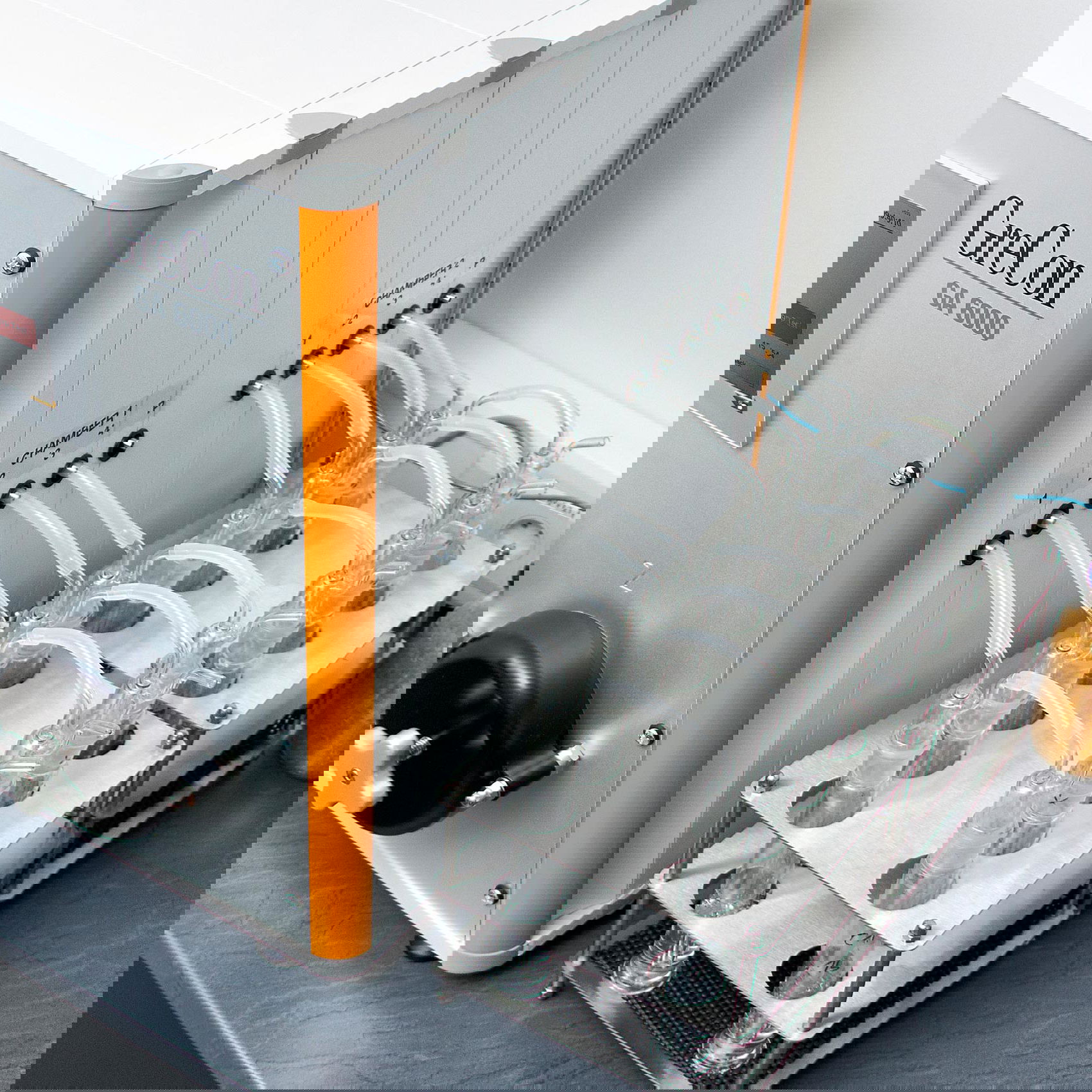 GASANALYSER SL as a grey laboratory product from above with wet chemistry