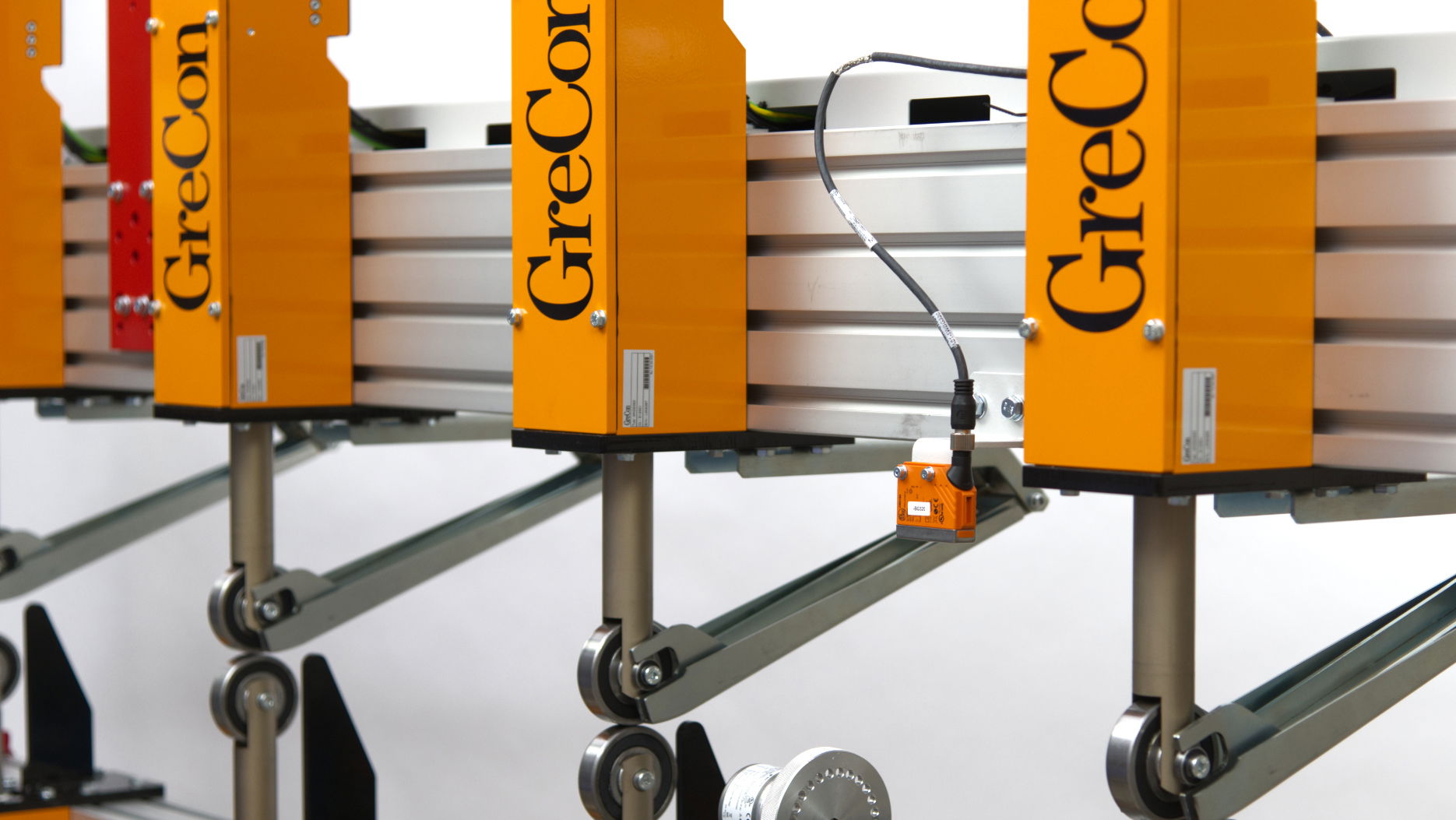 GreCon THICKNESSCONTROL RT as contact rollers on a conveyor belt