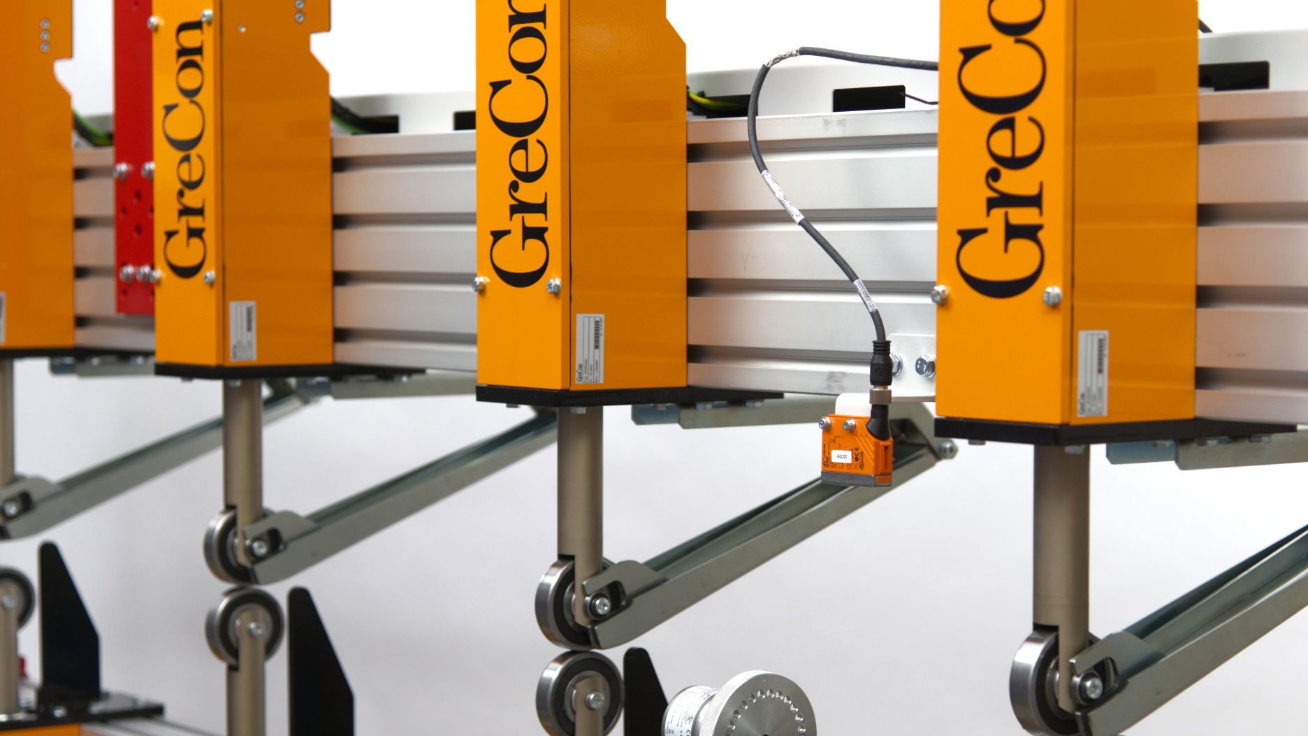 GreCon THICKNESSCONTROL RT as contact rollers on a conveyor belt